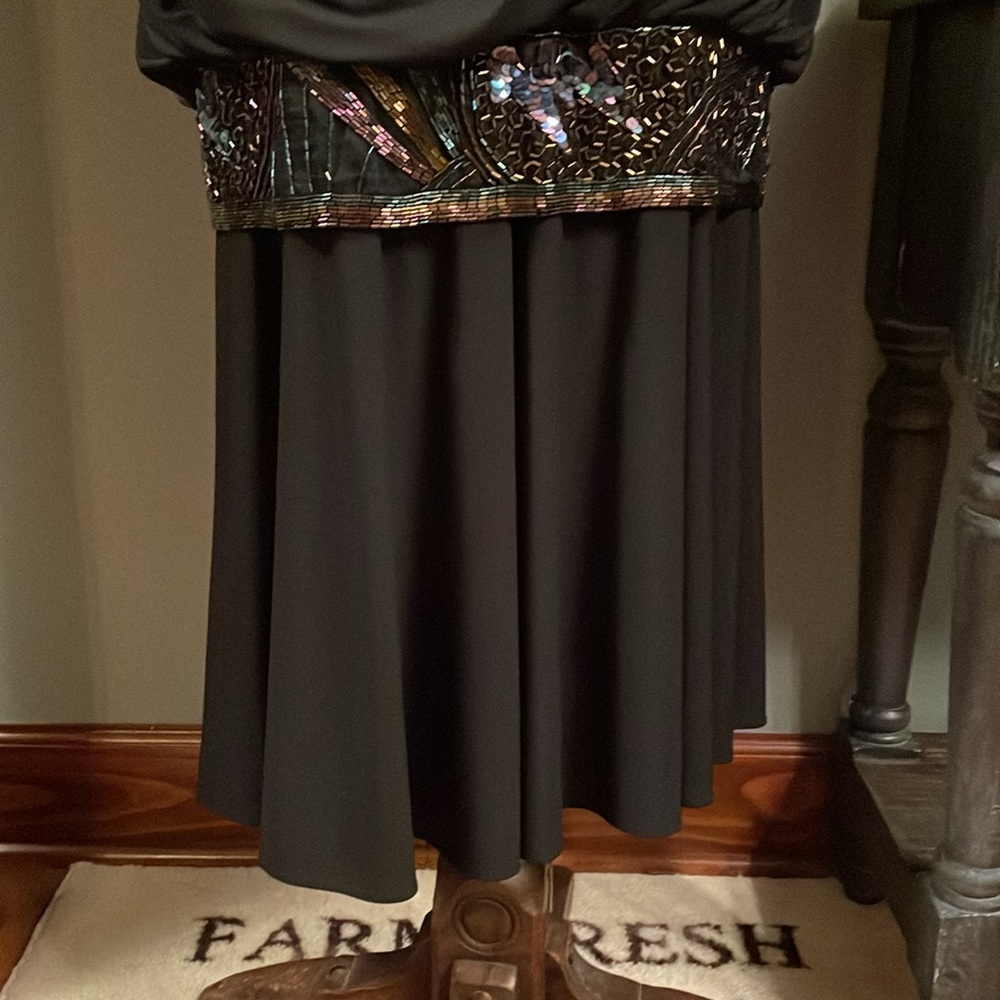 1980s J. Harris black dress. Size 6 measurements below. - Picture 4 of 14
